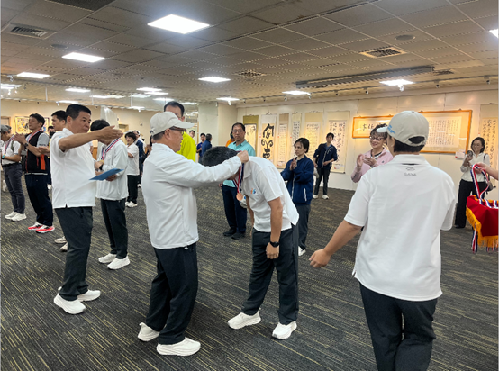 文藝得獎作品總裁親自頒獎Image