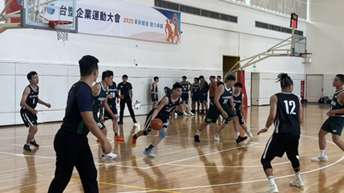 1105男籃預賽於明志科技大學體育館，長庚對塑化Image