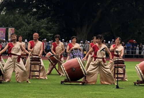 Contentment Taiko Drum Troupe of Elder’s Association, Mailiao Township, Yunlin County presented the first show themed at earsplitting drums for fortune