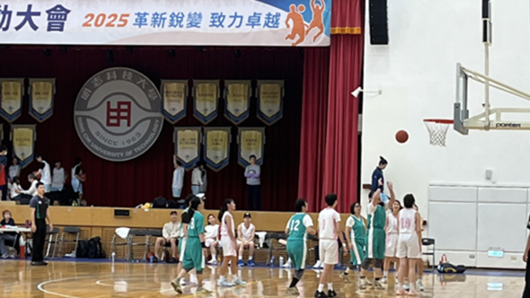 1106女籃預賽於明志科技大學體育館，台化對長庚圖片