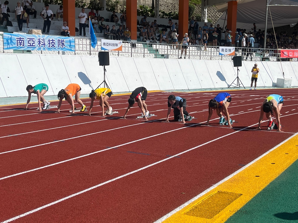 女子100公尺決賽圖片