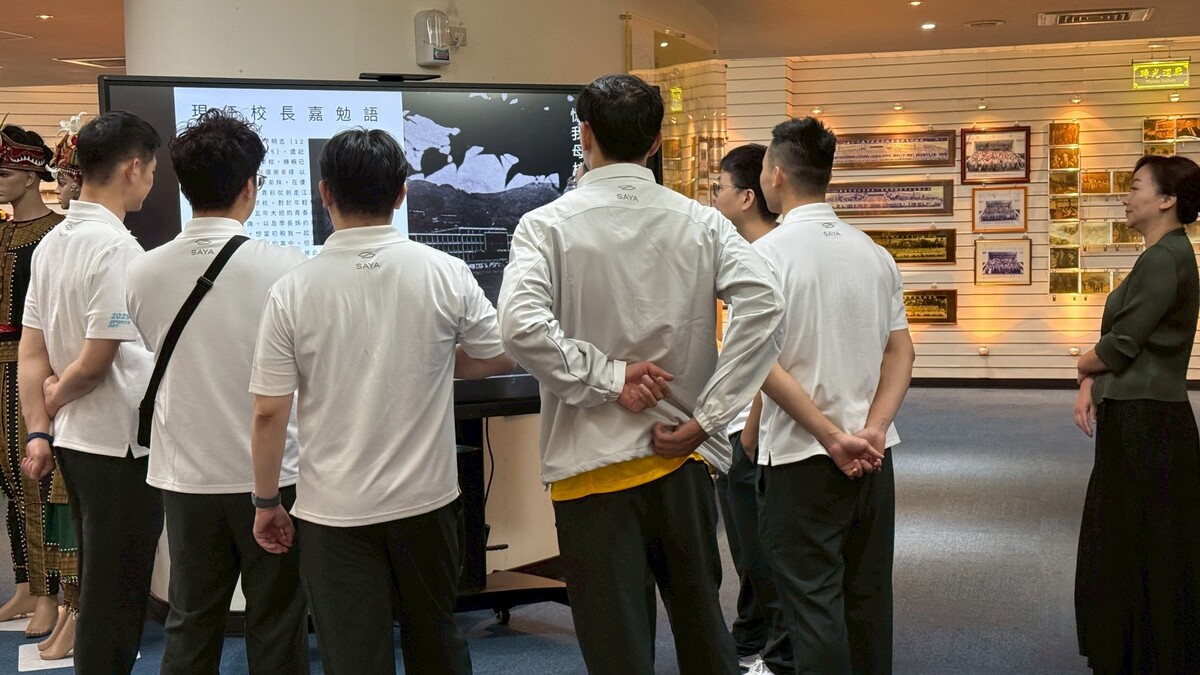 校史室參觀圖片